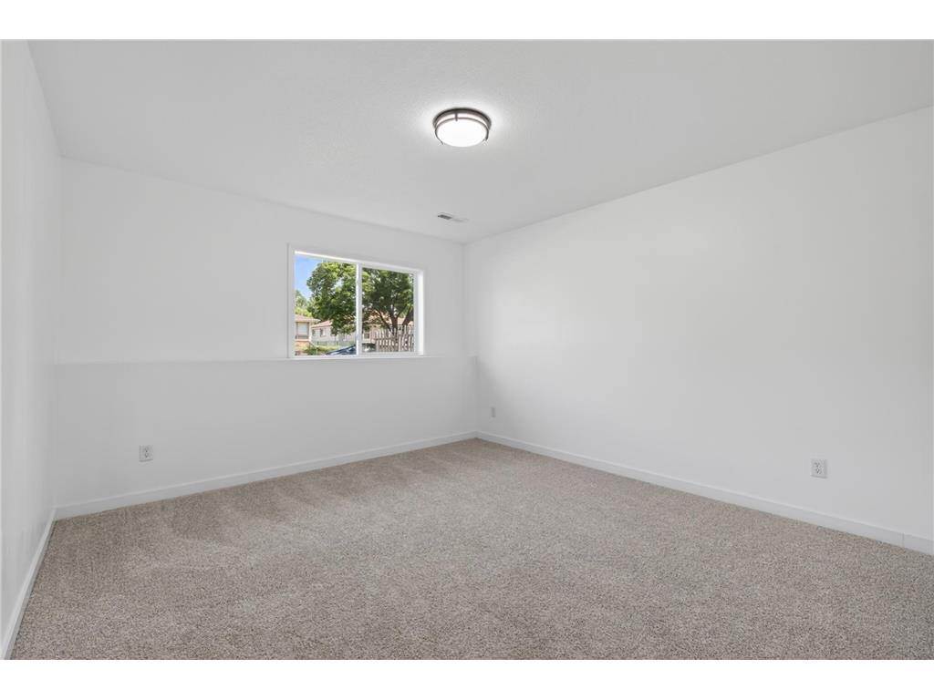 714 E Hawthorne Avenue E Saint Paul MN 55106 7082764 image22