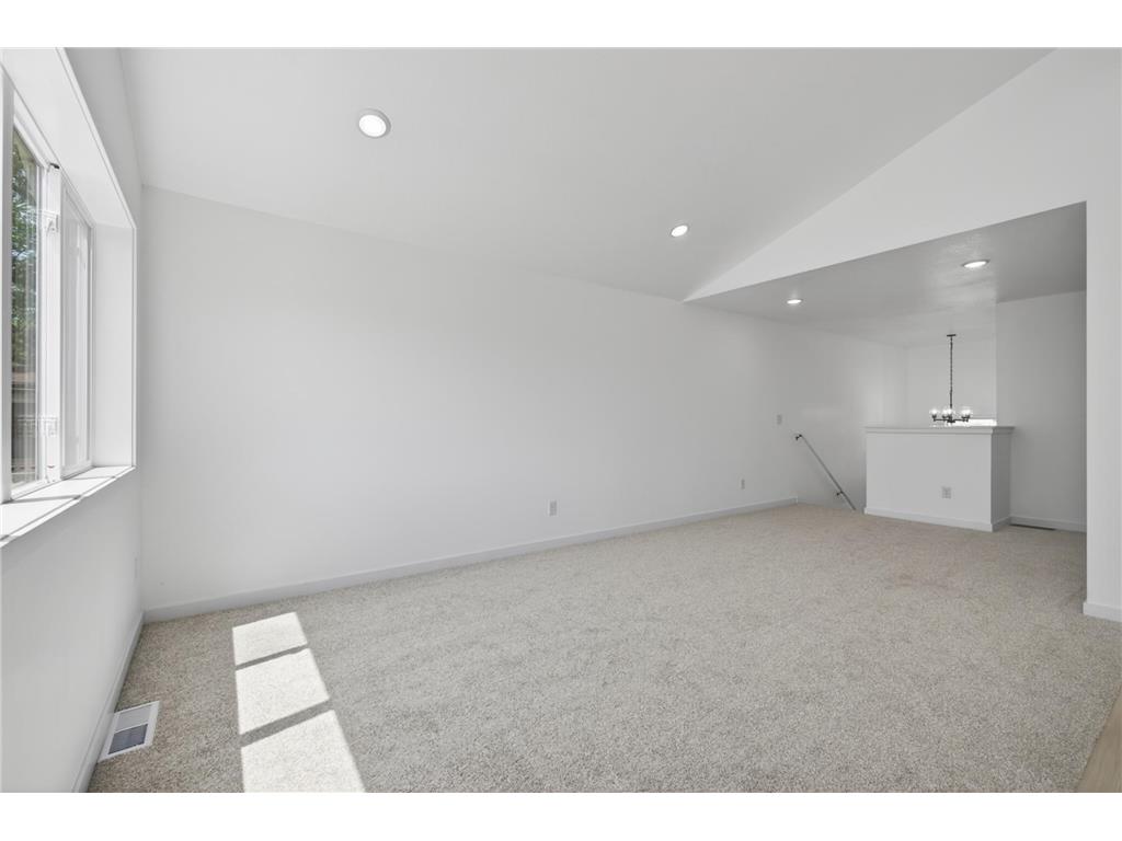 714 E Hawthorne Avenue E Saint Paul MN 55106 7082764 image5