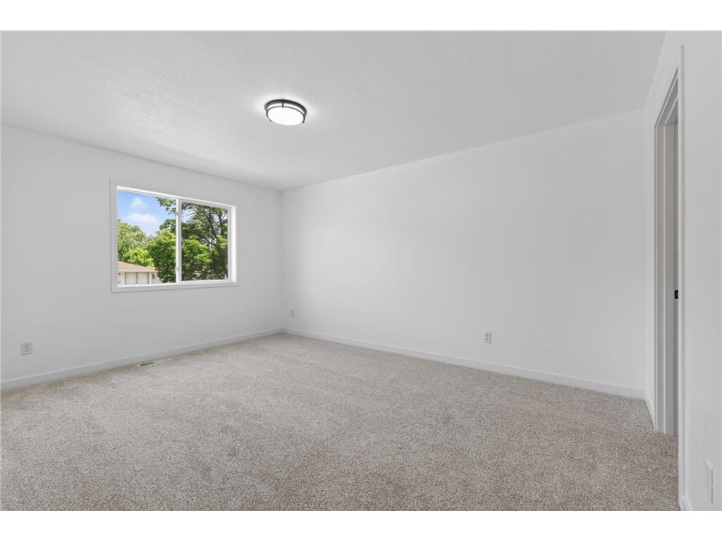 714 E Hawthorne Avenue E Saint Paul MN 55106 7082764 image9
