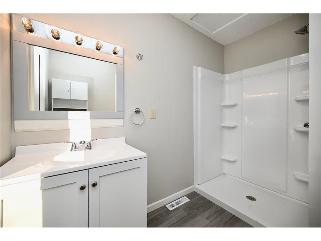 714 E Mark Street Winona MN 55987 7013085 image5