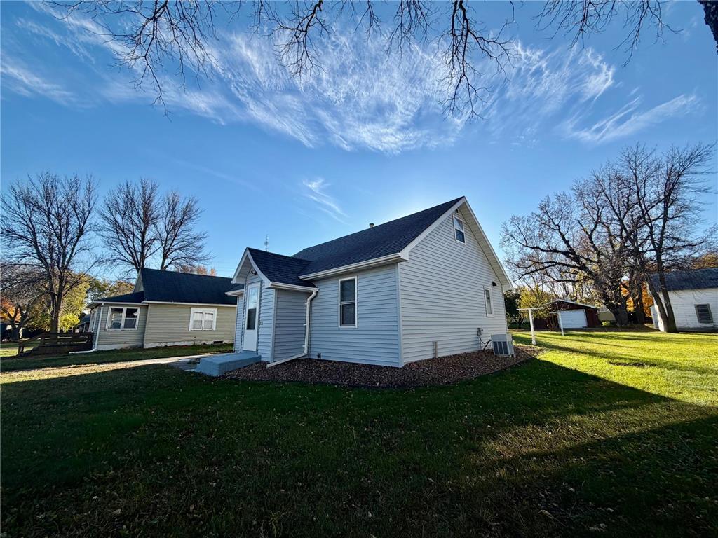 714 S Elm Street Lamberton MN 56152 6816501 image2
