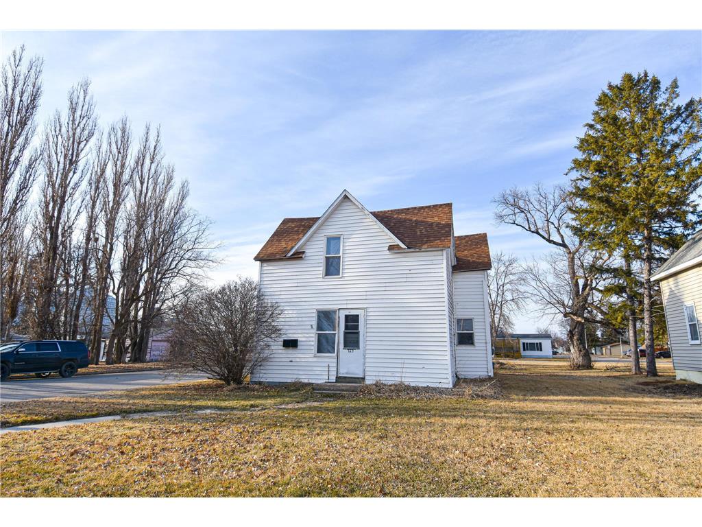 715 8th Street E Thief River Falls MN 56701 6726588 image1