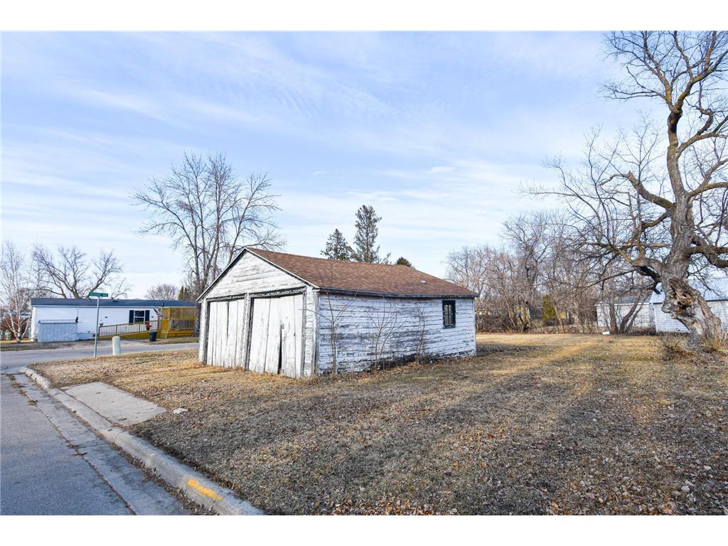 715 8th Street E Thief River Falls MN 56701 6726588 image3