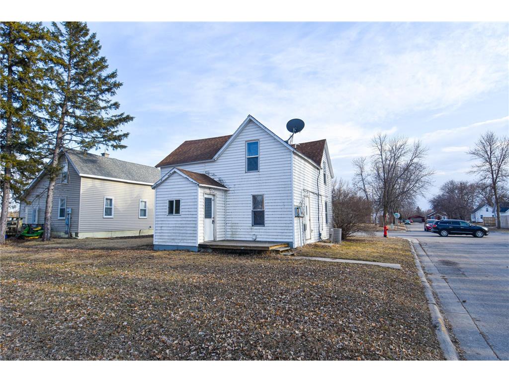 715 8th Street E Thief River Falls MN 56701 6726588 image4