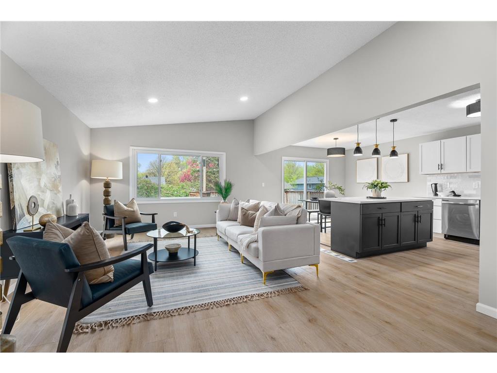 715 90th Lane NE Blaine MN 55434 6370180 image1