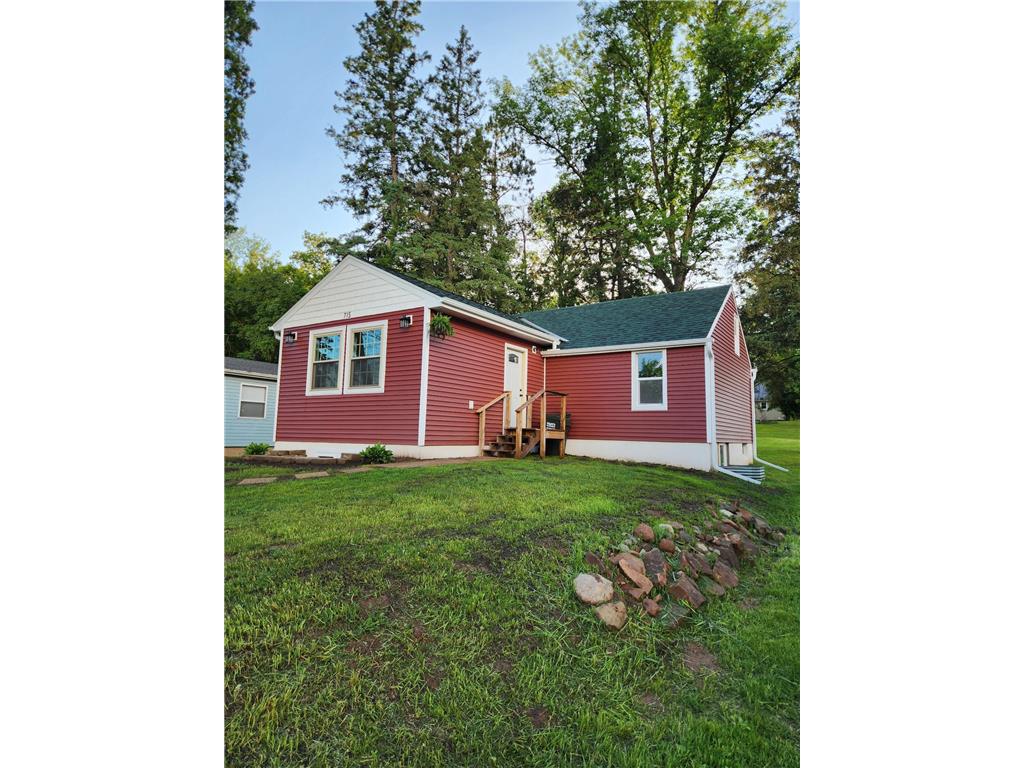 715 Commercial Avenue N Sandstone MN 55072 7093766 image1