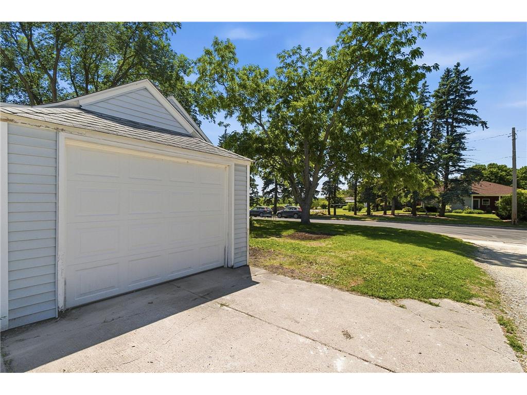 717 Forest Street Kenyon MN 55946 7088889 image25