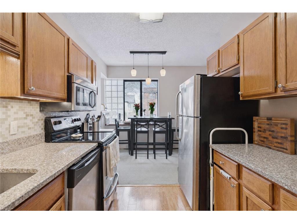 718 Portland Avenue #I Saint Paul MN 55104 7018740 image1