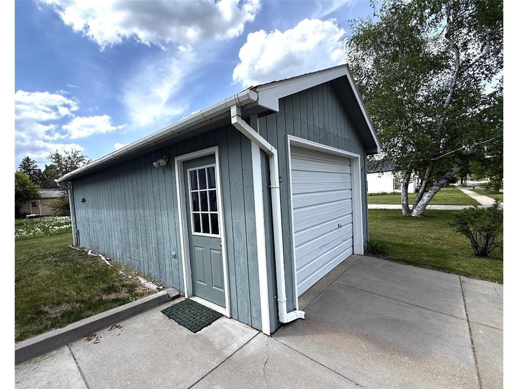 719 2nd Avenue NE Staples MN 56479 7080109 image3