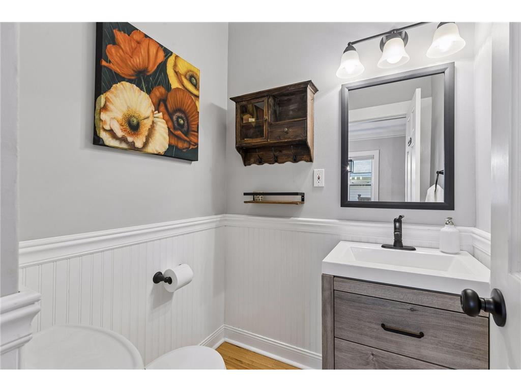 719 Quincy Street NE Minneapolis MN 55413 7076806 image12