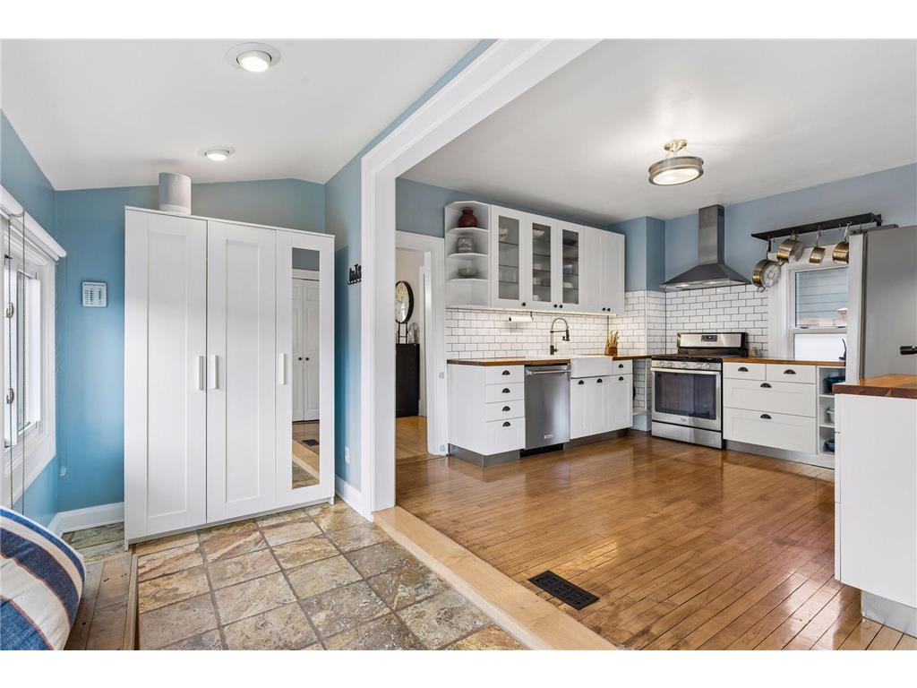 719 Quincy Street NE Minneapolis MN 55413 7076806 image18