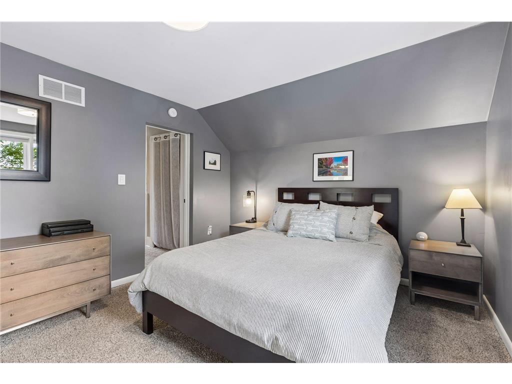 719 Quincy Street NE Minneapolis MN 55413 7076806 image24