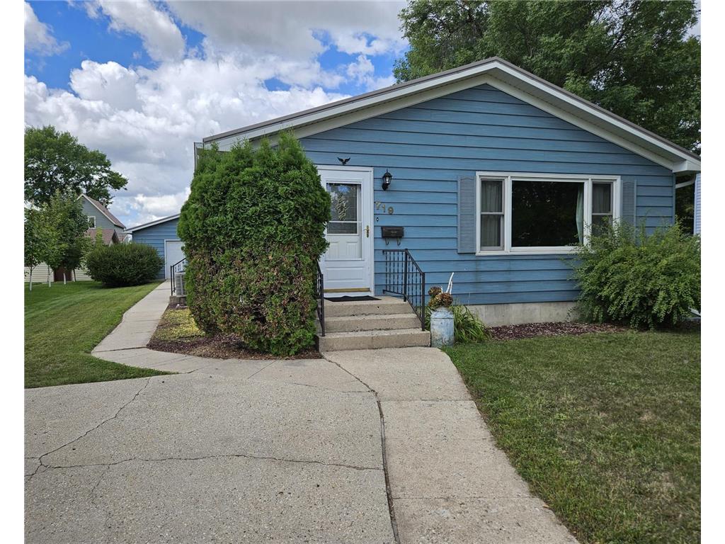 719 Saint Paul Avenue S Thief River Falls MN 56701 6417806 image1