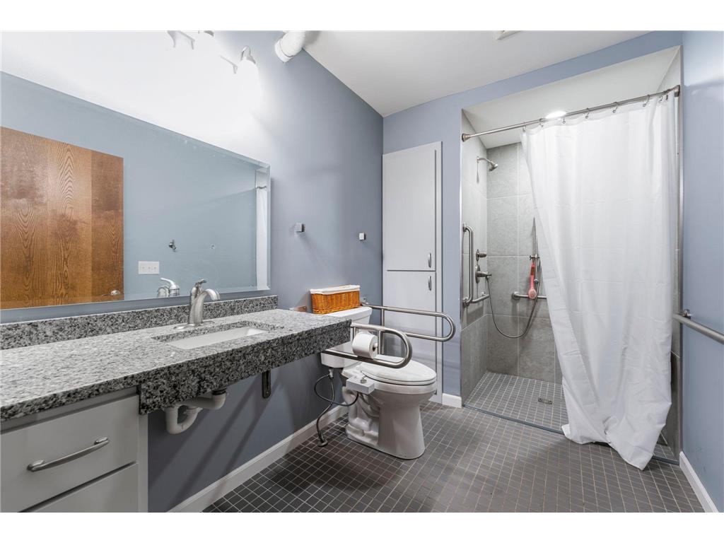 720 Bluff Avenue E Shakopee MN 55379 6780238 image51