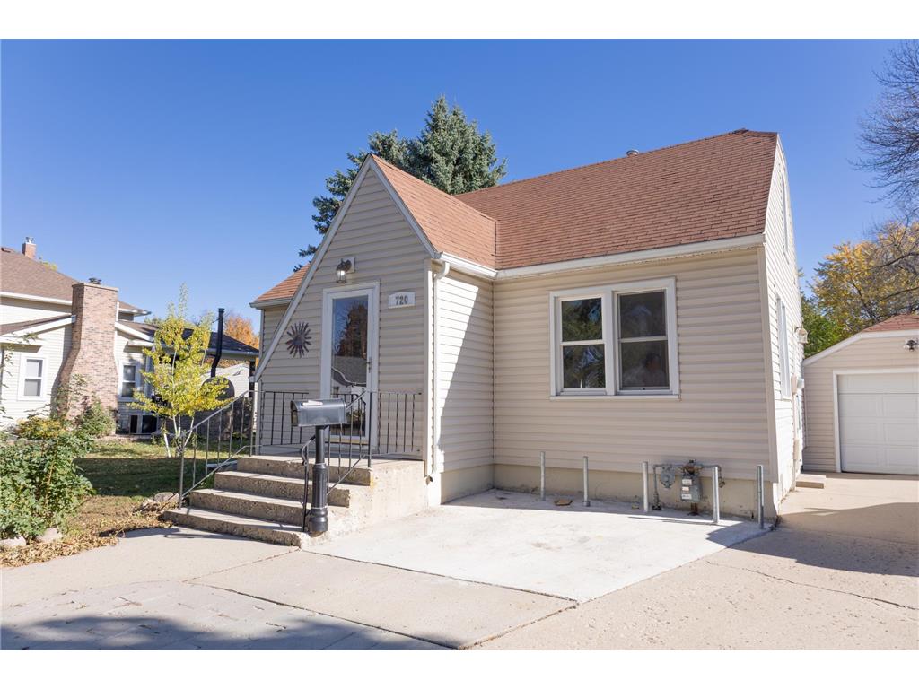 720 Winifred Street Worthington MN 56187 6808908 image1