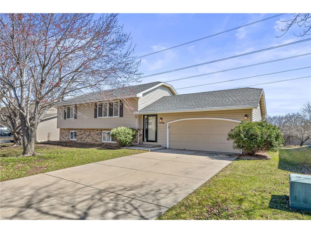 7208 Vinewood Lane N Maple Grove MN 55311 MLS 6518519 Edina Realty 7208-vinewood-lane-n-maple-grove-mn-55311-mls-6518519-edina-realty