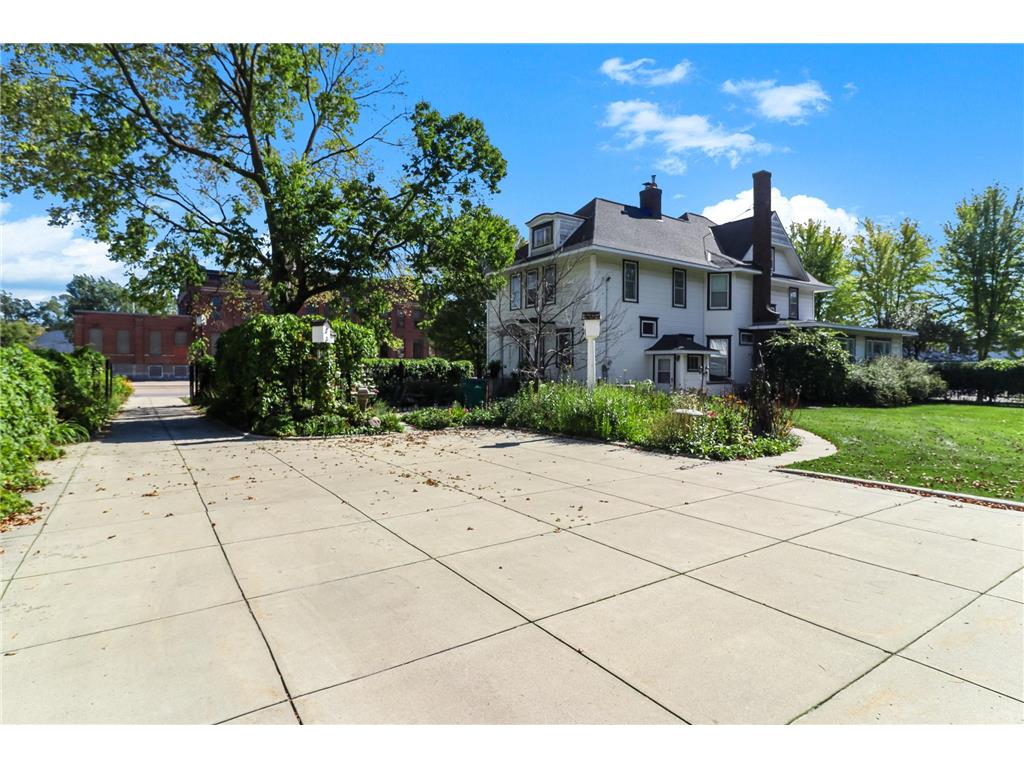 721 6th Avenue E Alexandria MN 56308 7103884 image20