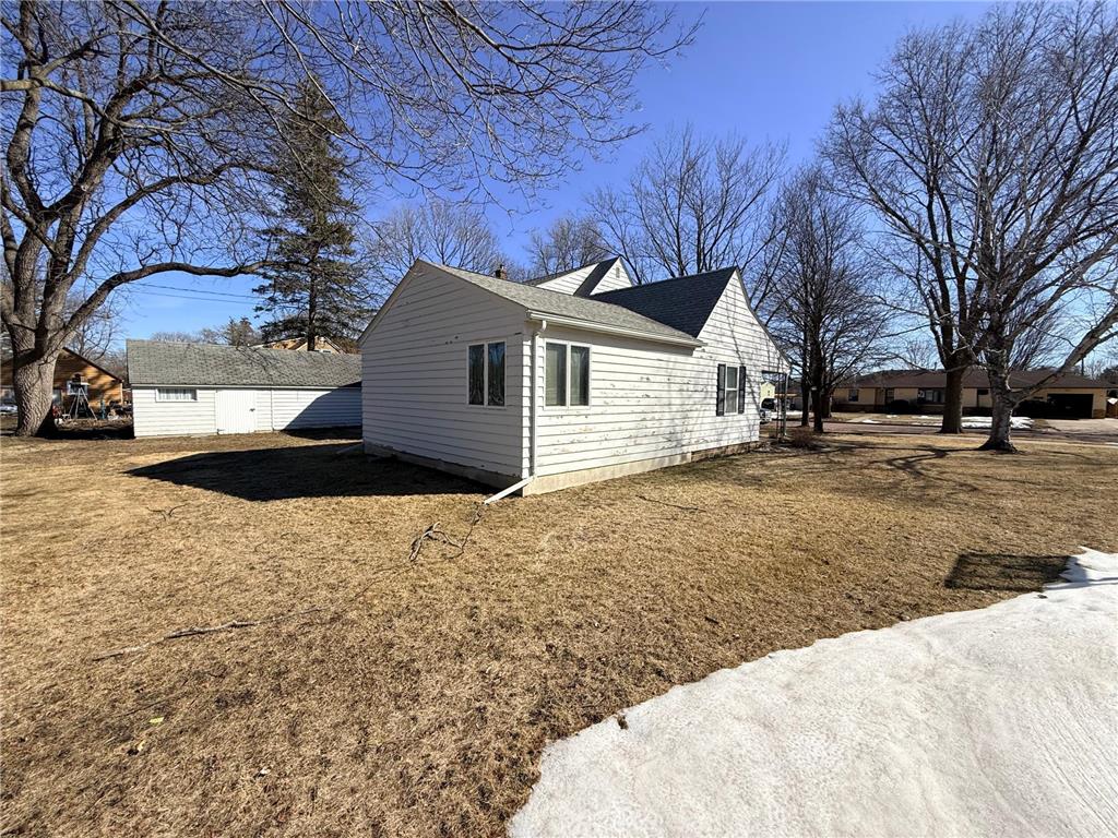 721 7th Street Walnut Grove MN 56180 7049003 image4