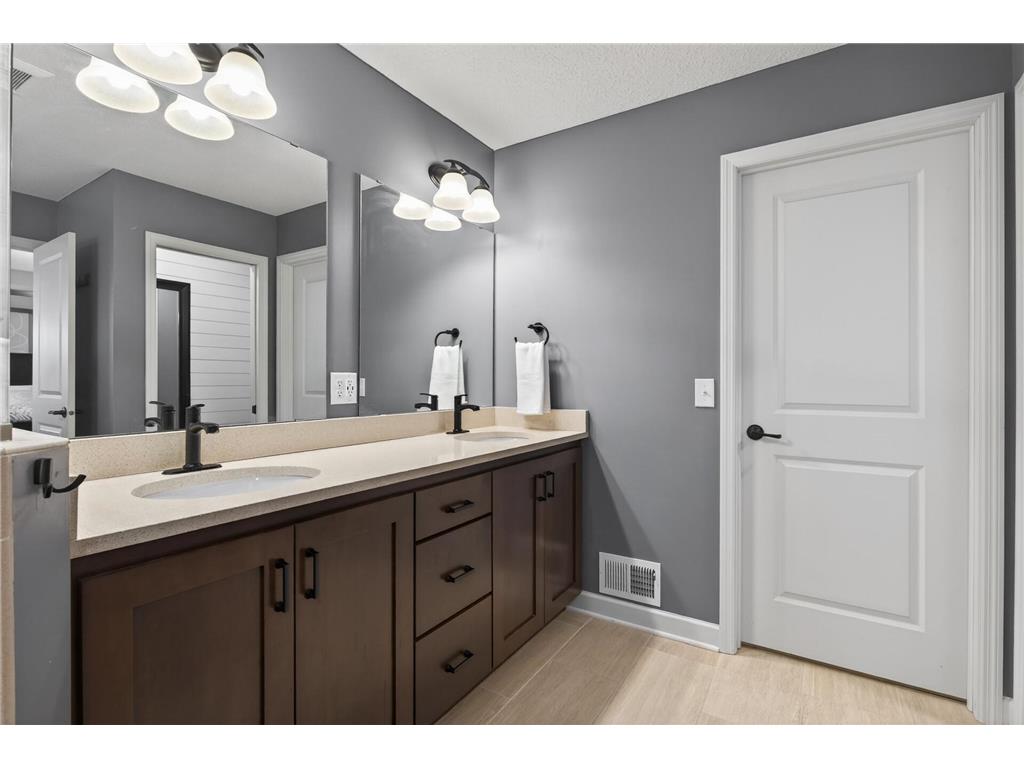 721 Juniper Avenue N Lake Elmo MN 55042 7046804 image34