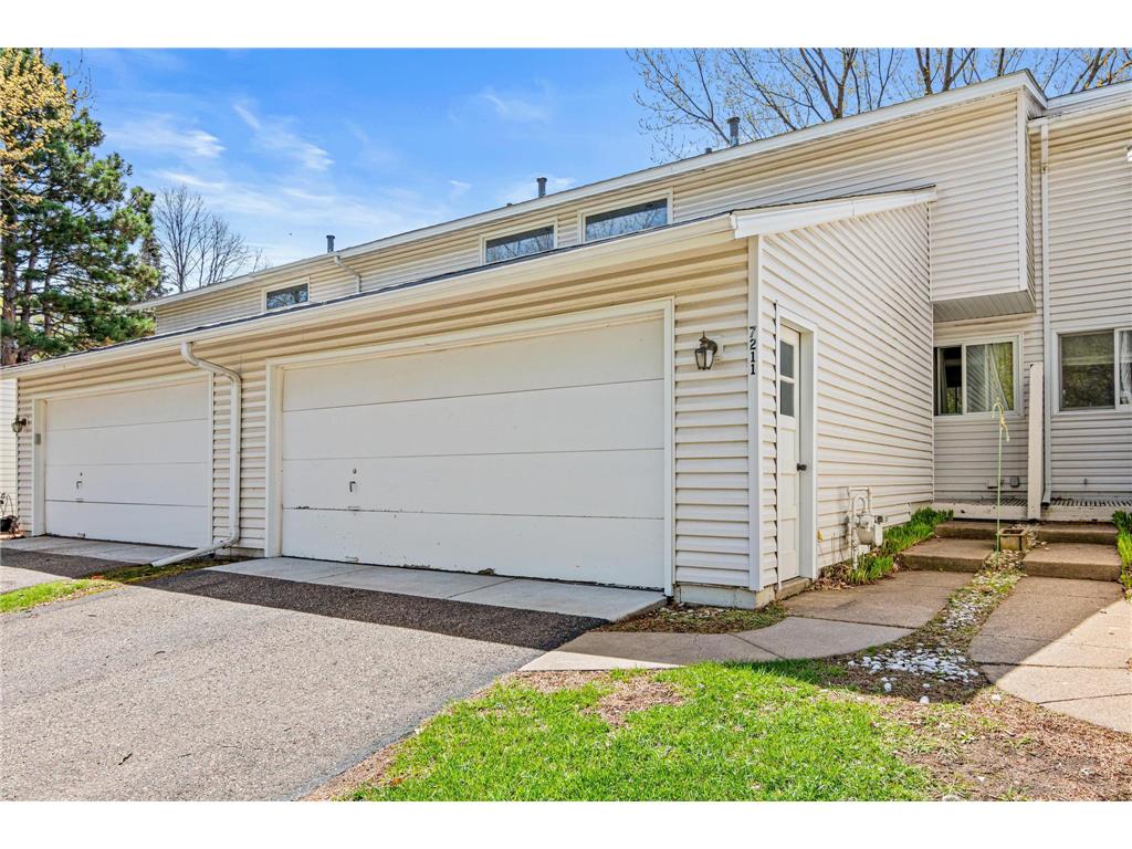 7211 Perry Court E #0 Brooklyn Center MN 55429 7065245 image1