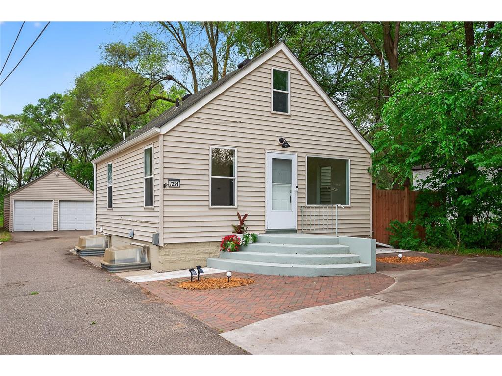 7221 E River Road Fridley MN 55432 6758384 image1