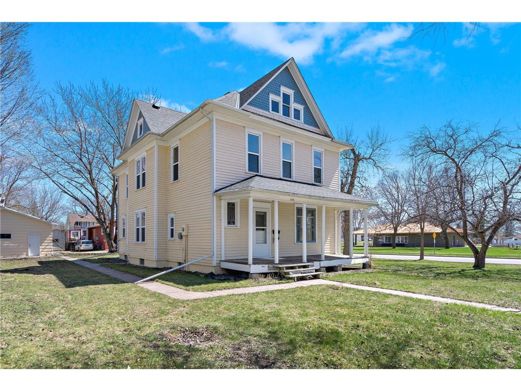 723 3rd Street SW Willmar MN 56201 7056003 image2