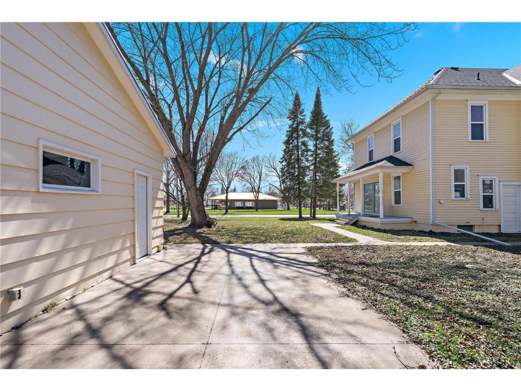 723 3rd Street SW Willmar MN 56201 7056003 image34