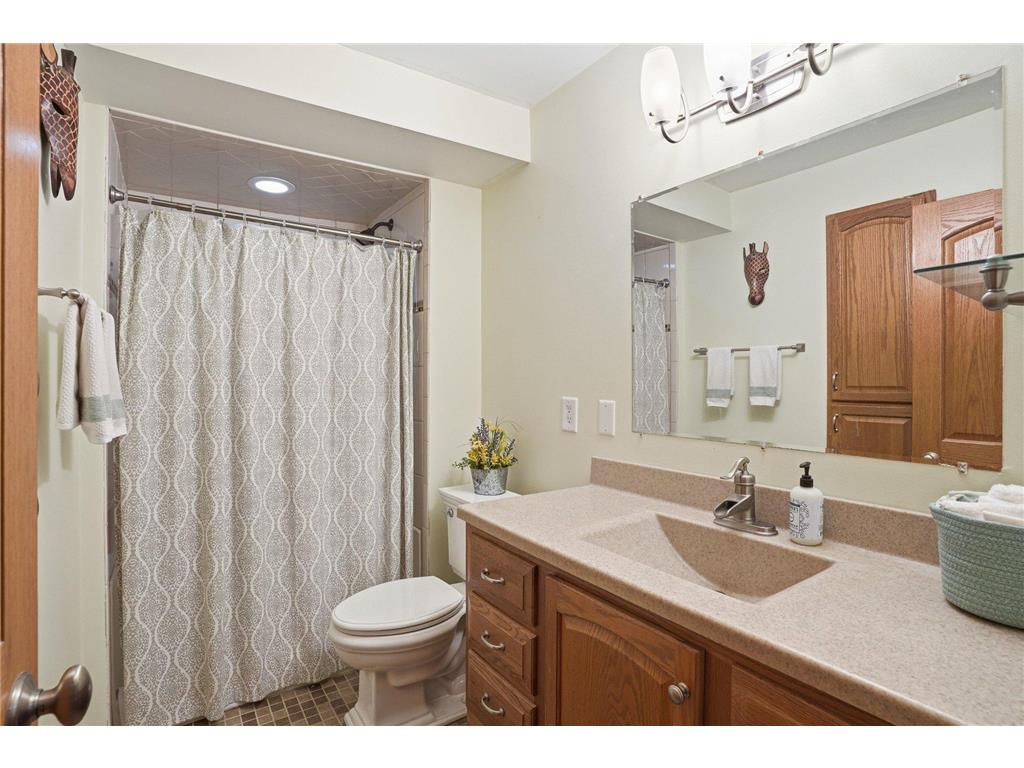 7230 38th Street N Oakdale MN 55128 7043221 image17