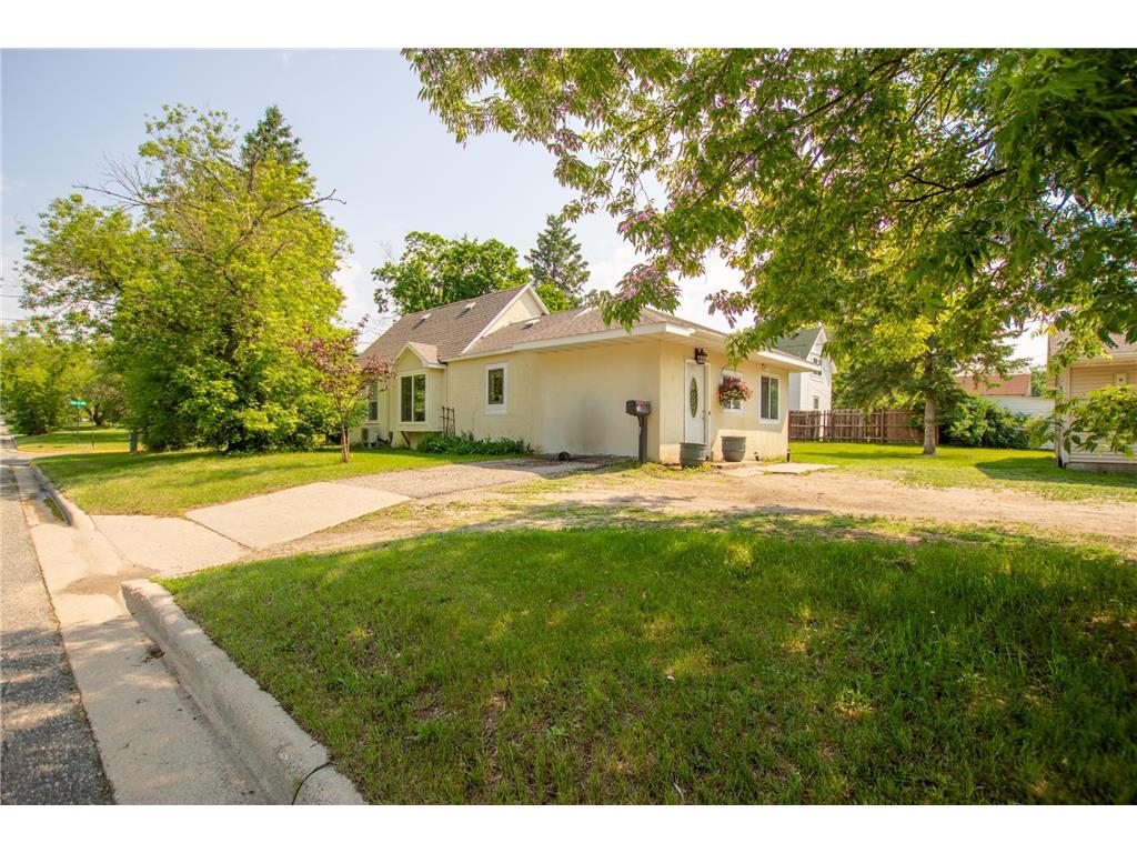 724 10th Street NW Bemidji MN 56601 6737499 image1