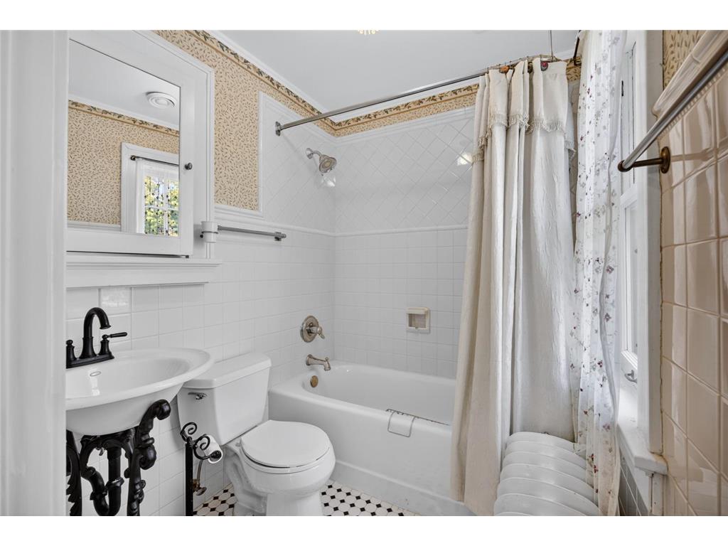 724 4th Street SW Rochester MN 55902 6809425 image32