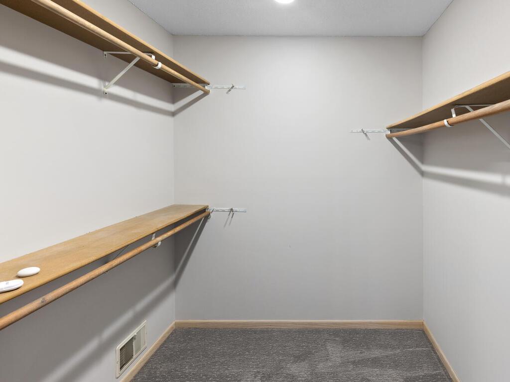 7245 Woodstock Curve Bloomington MN 55438 6825110 image18