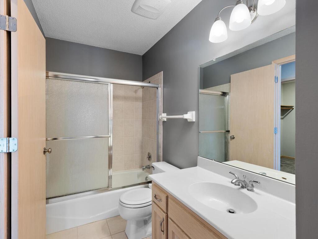 7245 Woodstock Curve Bloomington MN 55438 6825110 image20