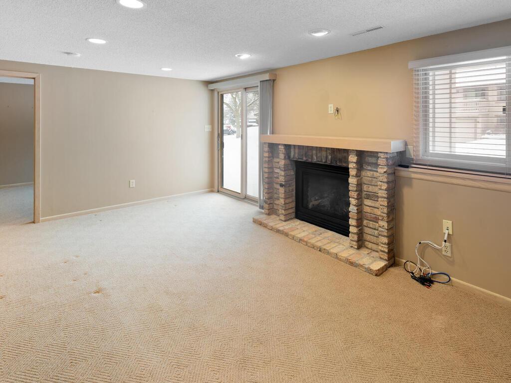 7245 Woodstock Curve Bloomington MN 55438 6825110 image23