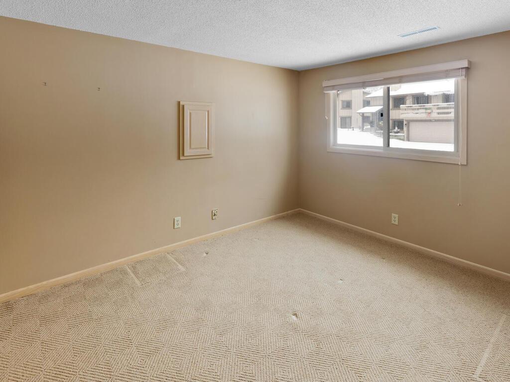 7245 Woodstock Curve Bloomington MN 55438 6825110 image25