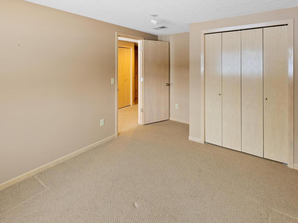 7245 Woodstock Curve Bloomington MN 55438 6825110 image26