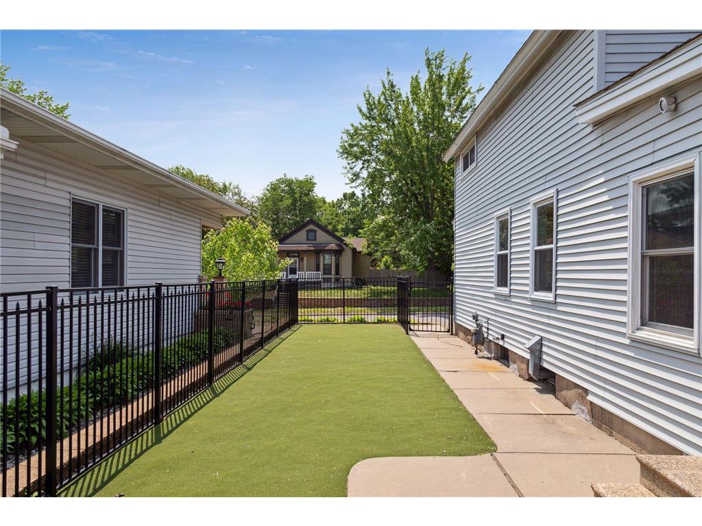 725 Watson Avenue Saint Paul MN 55102 7004778 image33