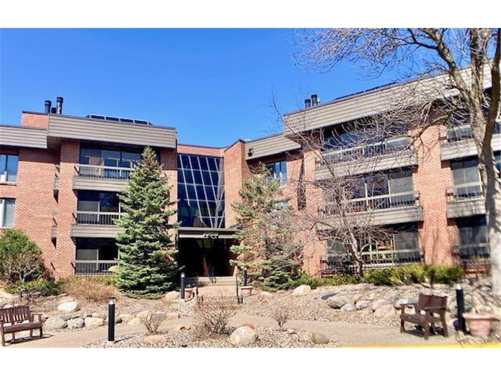 7250 Lewis Ridge Parkway #302 Edina MN 55439 6673806 image1