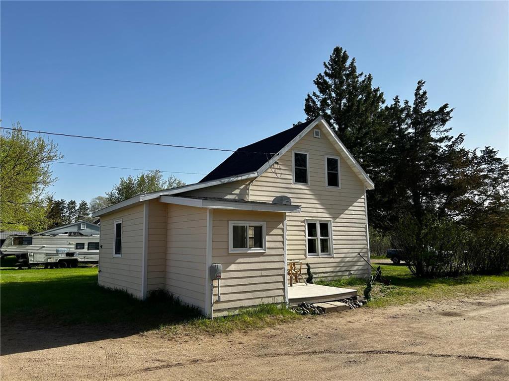 726 E 2nd Street Pillager MN 56473 7052757 image17