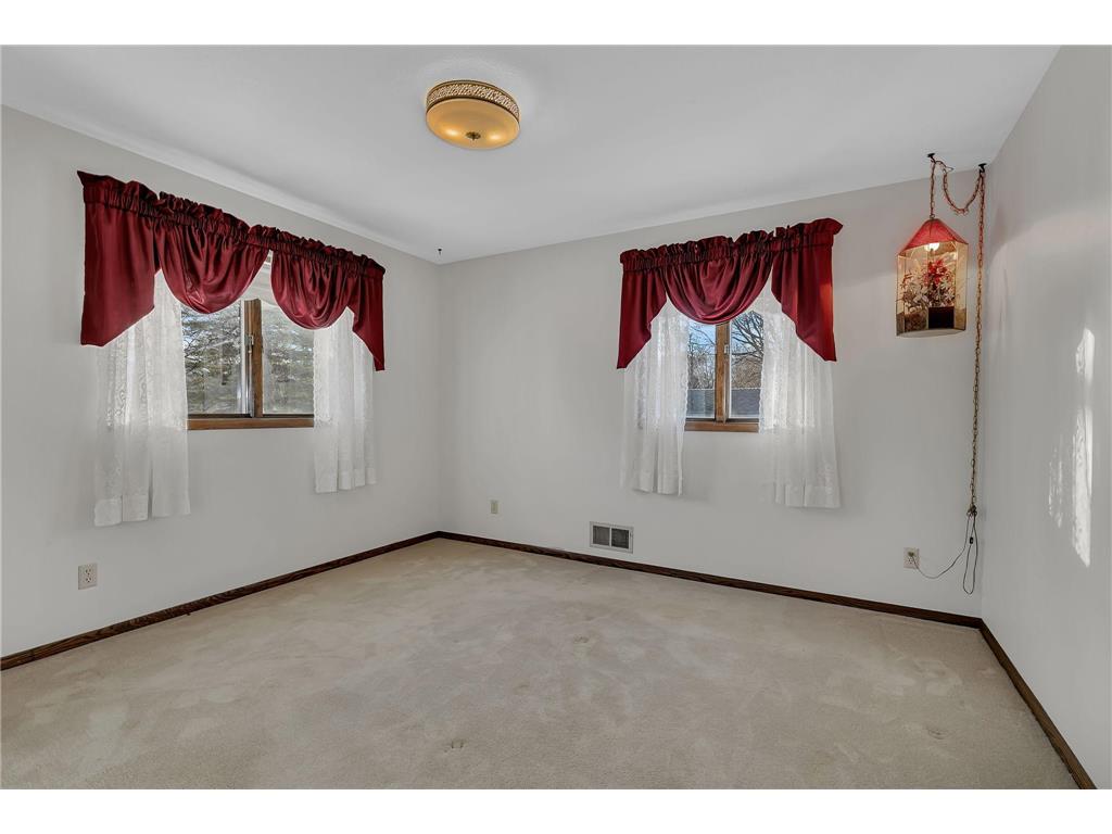 726 Hassan Street SE Hutchinson MN 55350 6772495 image18