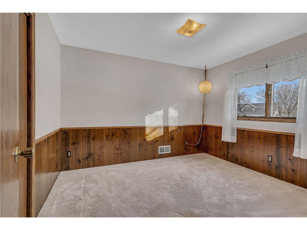726 Hassan Street SE Hutchinson MN 55350 6772495 image19