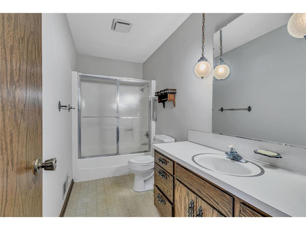 726 Hassan Street SE Hutchinson MN 55350 6772495 image22
