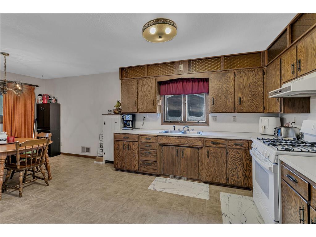 726 Hassan Street SE Hutchinson MN 55350 6772495 image36