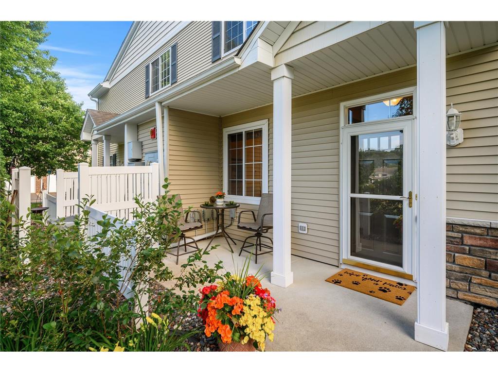 726 Maple Hills Drive J, Maplewood, MN 55117 MLS 6226646 Edina Realty