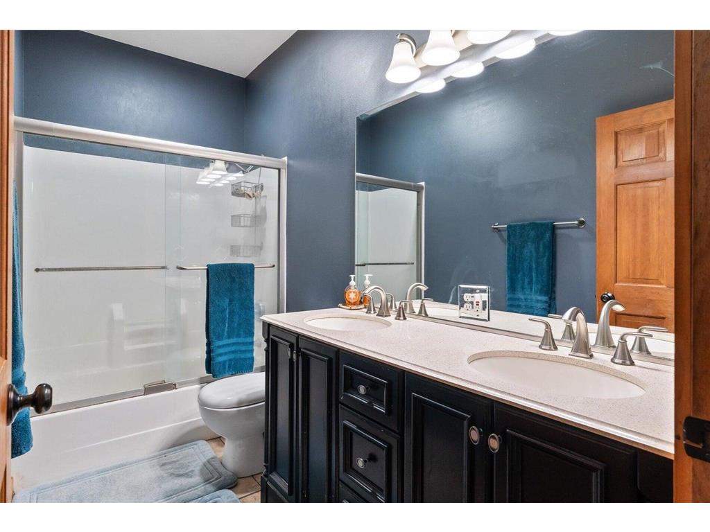 726 N 4th Street La Crescent MN 55947 6815200 image10