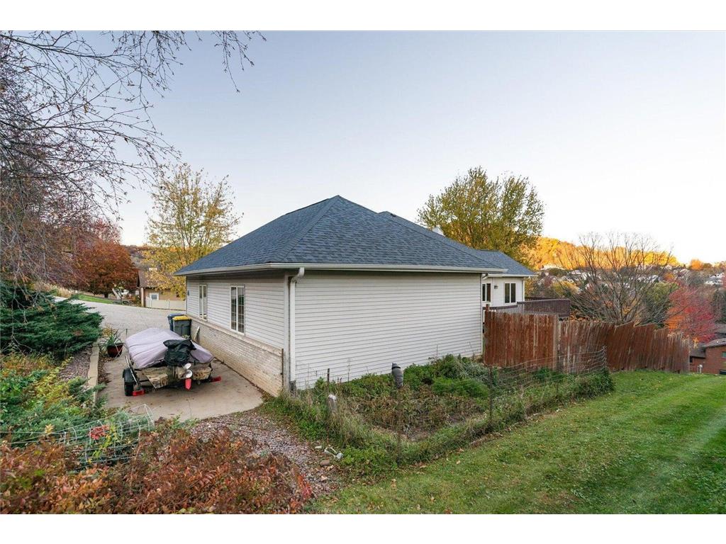 726 N 4th Street La Crescent MN 55947 6815200 image16