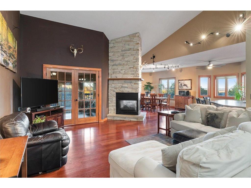 726 N 4th Street La Crescent MN 55947 6815200 image2