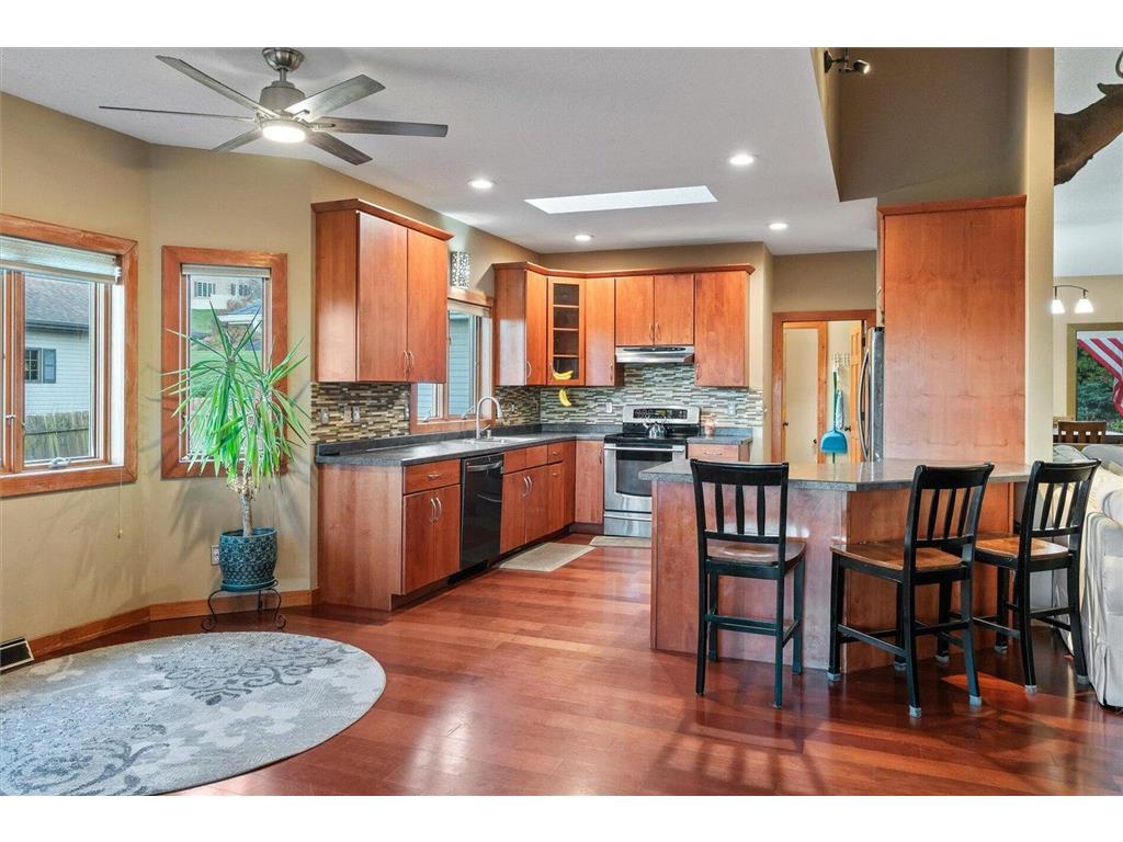 726 N 4th Street La Crescent MN 55947 6815200 image5