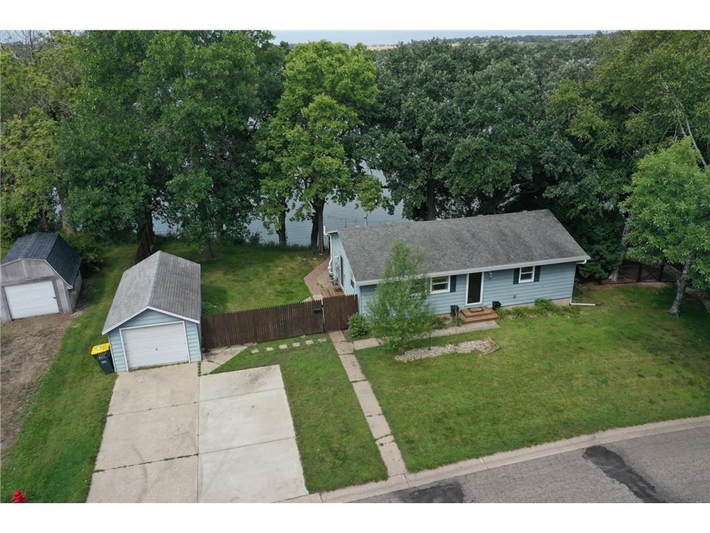 727 11th Street NW Willmar MN 56201 - Foot 6591934 image1