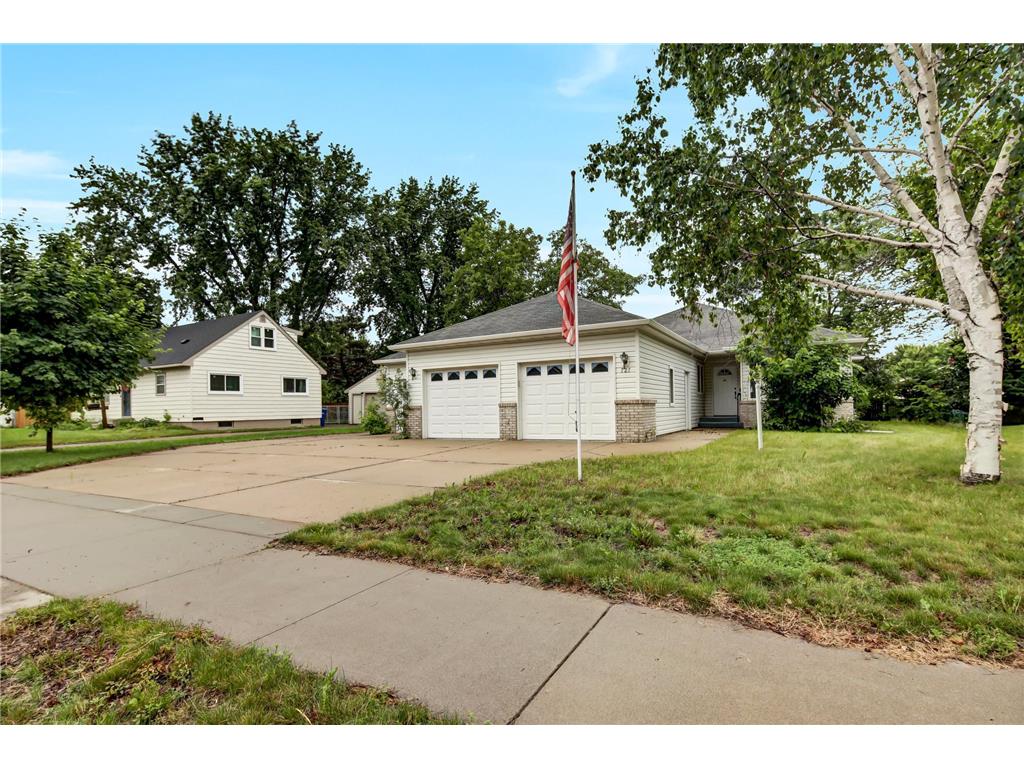 727 30th Avenue N Saint Cloud MN 56303 6730160 image1