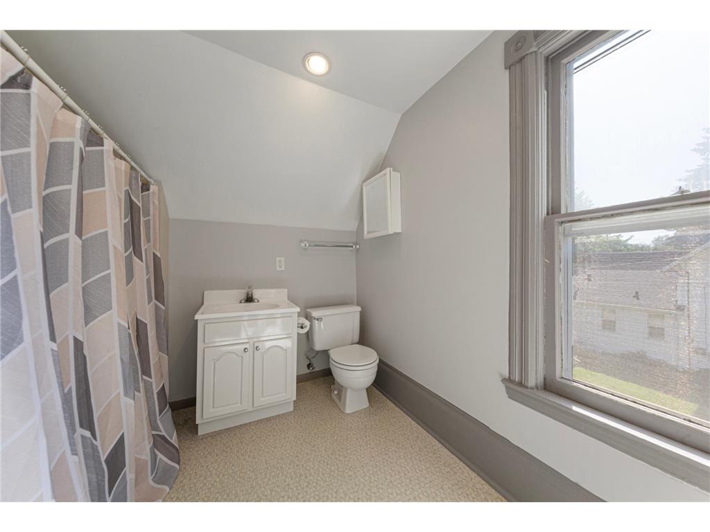 727 Division Street W Faribault MN 55021 7082424 image31